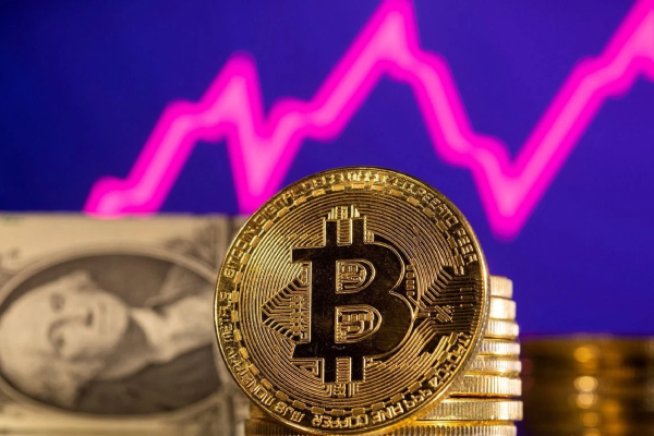 Chuyên gia cảnh báo nguy cơ lừa đảo đầu tư chứng khoán, tiền ảo sau 'cơn bão' bitcoin