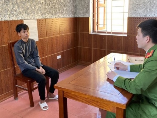 Đi lễ hội ở Lạng Sơn, tiện tay trộm điện thoại của bé gái