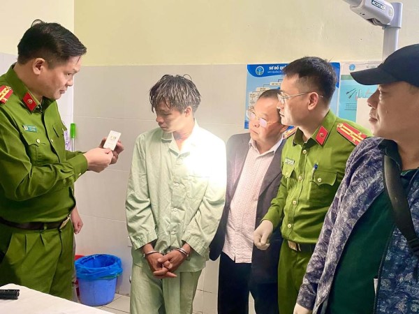 Phó Giám đốc Công an kể phút tước dao, khống chế kẻ sát hại cô gái 21 tuổi