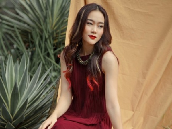 Nữ ca sĩ Việt tố chồng ngoại tình, bị nhốt bên ngoài vào giữa đêm
