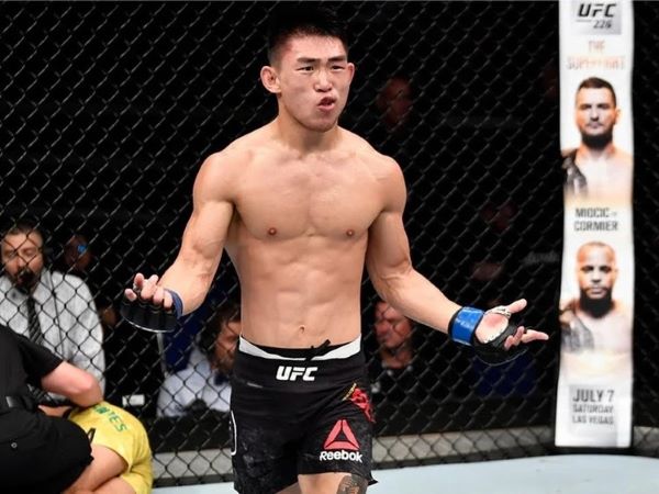 Đối thủ mới của Petr Yan (I): 'Cậu bé Kung Fu' Song Yadong đã từng học võ ở Thiếu Lâm Tự năm 9 tuổi, gia nhập MMA với hộ chiếu... giả ở tuổi 15