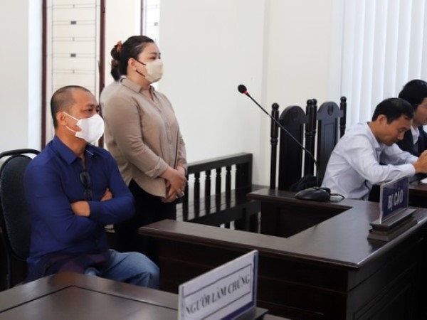 Tuyên án hai bị cáo vụ ‘đưa con đi chữa bệnh, nhận lại hũ tro cốt’