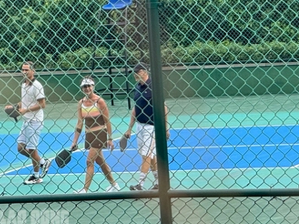 Chùm ảnh: Tỉ phú Bill Gates và bạn gái chơi tennis ở Đà Nẵng