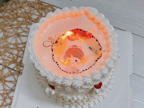 Bánh kem đốt cháy làm quà 8/3 'cháy hàng'