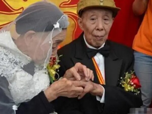 Cụ bà 80 tuổi tái hôn với cụ ông 82 tuổi, đêm tân hôn khóc hết nước mắt khi biết danh tính của nhau