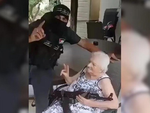 Cụ bà 90 tuổi thoát khỏi tay Hamas nhờ nhắc đến...Messi
