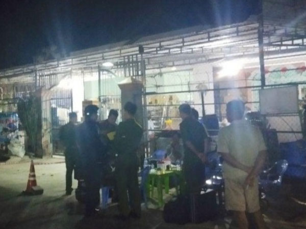 Qua nhà hàng xóm tranh cãi, người đàn ông bị chém tử vong
