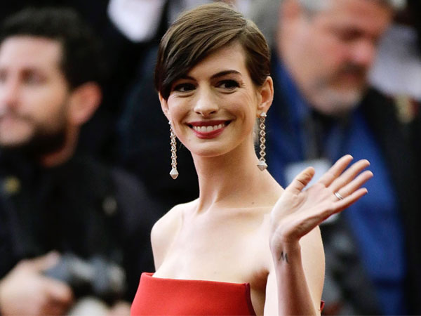 4 kiểu tóc trẻ trung và sang trọng của Anne Hathaway