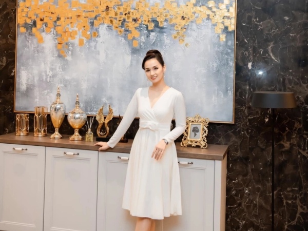 'Vũ trụ VFC' toàn 'phú bà': Lã Thanh Huyền sở hữu biệt thự 60 tỷ, Huyền Lizzie sống trong căn hộ đẹp như phim Hàn