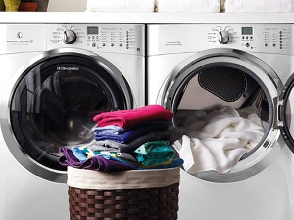 Nên giặt quần áo bằng nước nóng hay nước lạnh?