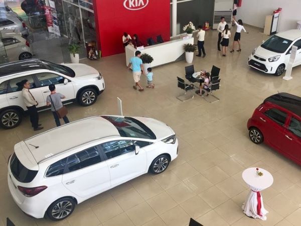 Ô tô tại Việt Nam giảm doanh số kỷ lục, thấp hơn cả năm bùng dịch Covid-19