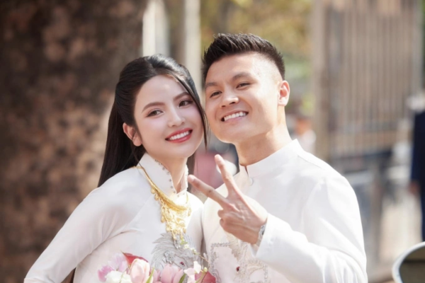 Nóng: Bà hàng xóm hé lộ ngày cưới của Quang Hải và Chu Thanh Huyền