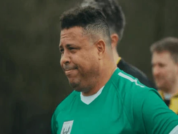 Xỏ giày thi đấu cho đội bóng nghiệp dư, Ronaldo 'béo' nhận cái kết bất ngờ