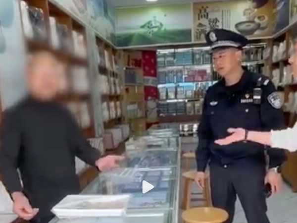 Nữ du khách bị gọi là 'con ma tội nghiệp' vì hỏi giá mà không mua