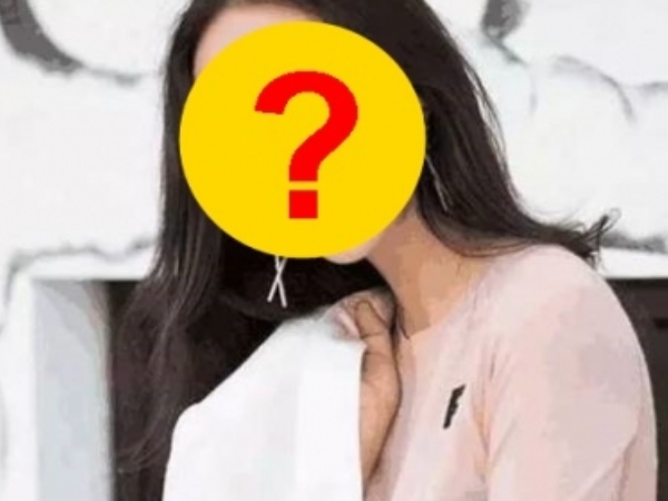 Mỹ nhân 'giàu từ trong trứng nước'20 năm không chịu già, gia thế khủng cỡ nào mà cả showbiz nể sợ?
