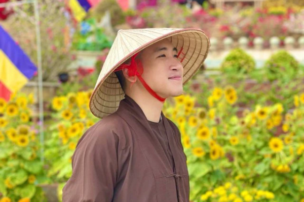 Huy Cung lần đầu tiết lộ lý do dừng lại mối quan hệ đang hạnh phúc, buông bỏ hết tài sản để xuất gia