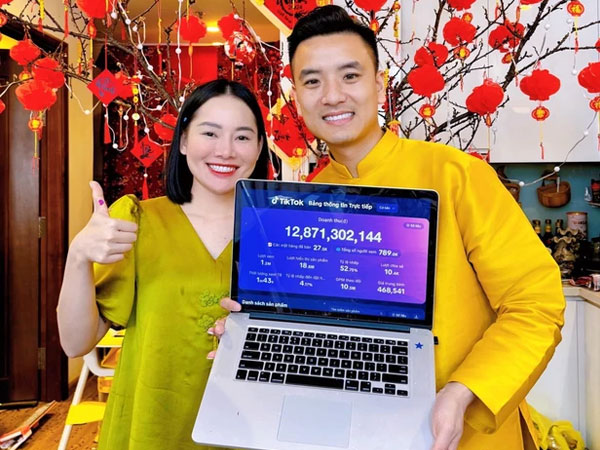 Quyền Leo Daily - từ nhân viên chạy bàn thành cặp 'vợ chồng triệu đô': Bị đối thủ chơi xấu trên livestream là điều không tránh được!