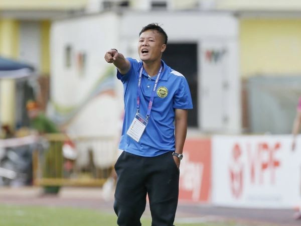 HLV Phạm Thành Lương chia tay CLB Hòa Bình