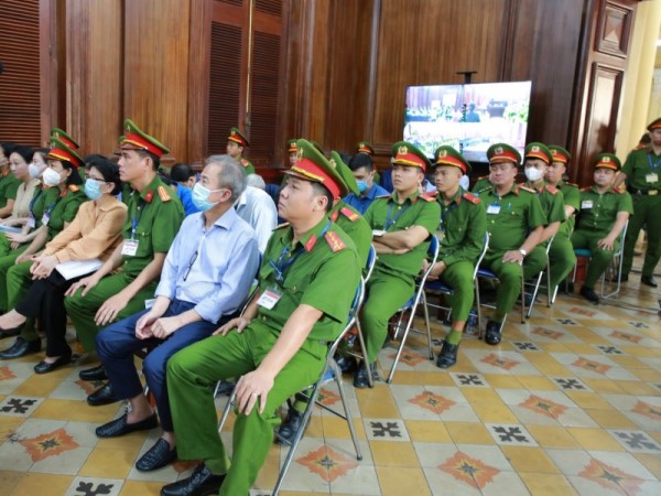 Trương Mỹ Lan tặng thưởng tất cả nhân viên SCB vì 'sự cống hiến vất vả'