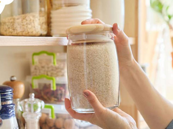 Thời tiết nồm ẩm, gạo dễ sinh độc: Bỏ vào hũ gạo 1 nắm 'tiên dược đại dương', để mấy tháng vẫn yên tâm