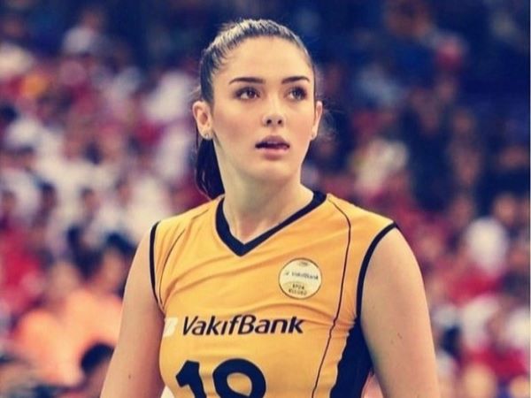 Nữ thần bóng chuyền 'quyến rũ nhất thế giới': Cao 1m98, từng gây sốt với chuyện tình cùng thiếu gia kém 23cm