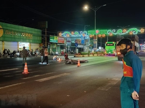 Tông vào xe khách giường nằm, 1 nam sinh tử vong tại chỗ