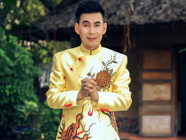 Một trong 'Tứ đại thiên vương' showbiz Việt từng phải đi xin ăn nay sống độc thân trong căn nhà trị giá 2000 cây vàng