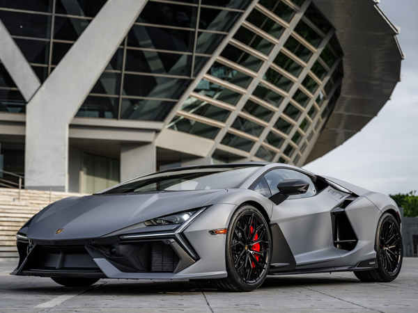 Siêu xe hybrid Lamborghini Revuelto trên 40 tỷ sắp về tay đại gia Minh Nhựa?