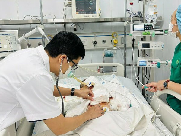 Bé trai 13 tuổi trong tai nạn máy tính phát nổ khi đang học bài đã tử vong