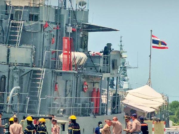 Tàu khu trục Thái Lan trúng đạn lạc, 13 thủy thủ bị thương
