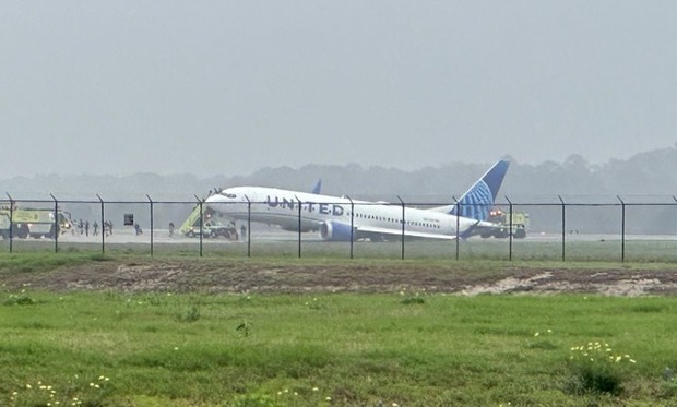 Máy bay Boeing của hãng United Airlines lại gặp sự cố