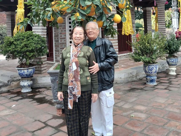 Cụ ông 85 tuổi ở Hà Nội yêu cụ bà 80 tuổi quen qua mạng: 'Bà đẹp như nàng tiên của tôi'