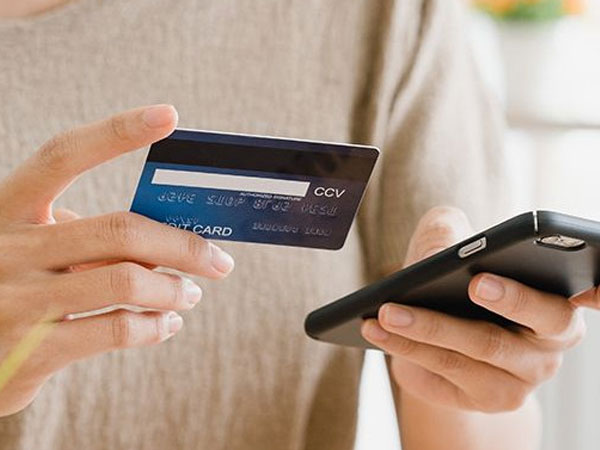 Vụ nợ thẻ tín dụng 8,5 triệu thành 8,8 tỷ: 'Ngân hàng không nói họ tính lãi sao ra gần 9 tỷ'