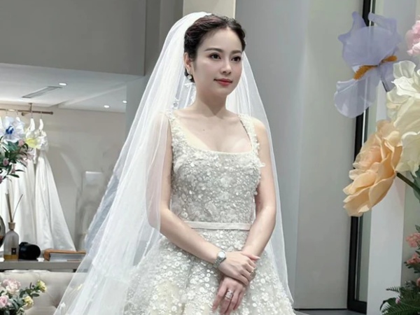 Hằng Túi bất ngờ mặc váy cưới bạc tỷ giống Son Ye Jin, sắp lên xe hoa lần 3?