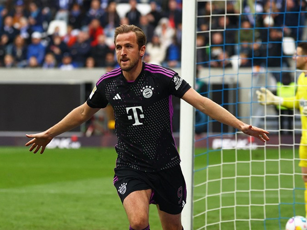 Harry Kane lập kỷ lục, Bayern Munich thắng to cũng không thể vui
