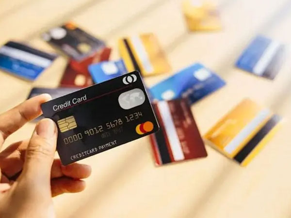 Nợ thẻ tín dụng 8,5 triệu phải trả 8,8 tỷ: Chủ thẻ có thể nợ các loại phí nào?