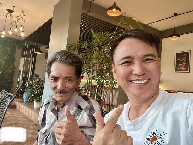 Thông tin nghệ sĩ Thương Tín sống tạm bợ ở nhà hoang