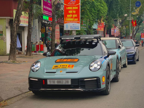 Đại gia Sài Gòn mang dàn xe hơn 45 tỷ đi phượt Tây Bắc, có Porsche 911 Dakar