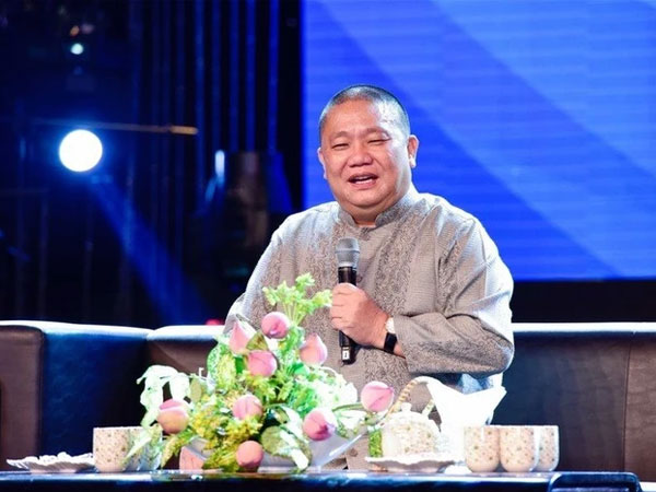 Chủ tịch Lê Phước Vũ hoãn xuất gia vì 'thắp đuốc giữa ban ngày' cũng không tìm ra người để chuyển giao tập đoàn Hoa Sen
