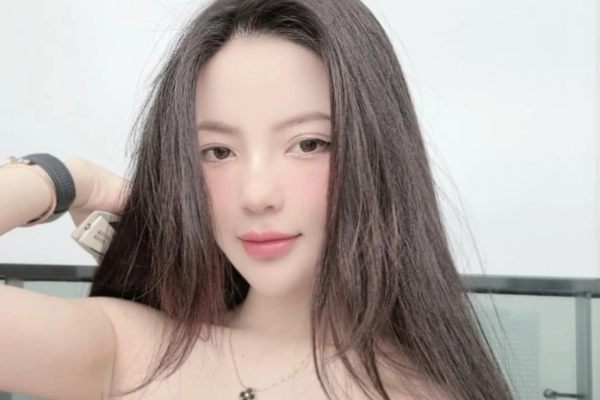 Chu Thanh Huyền 'xả vai' hot girl gợi cảm, ở nhà Quang Hải mang đúng dáng dấp nàng dâu hiền