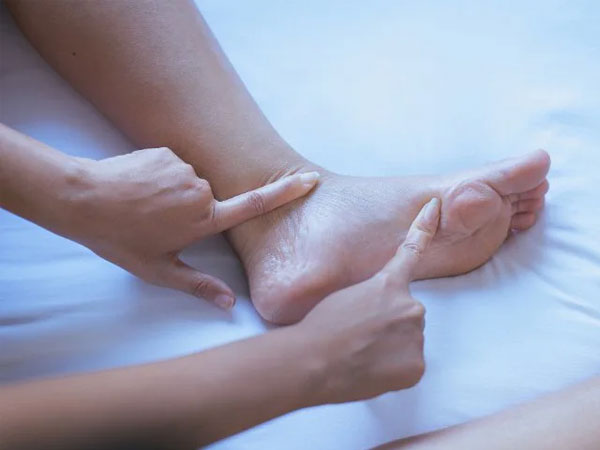 Người tuổi thọ ngắn thường có 3 dấu hiệu nhỏ này trên bàn chân: Hãy kiểm tra cơ thể mình ngay!