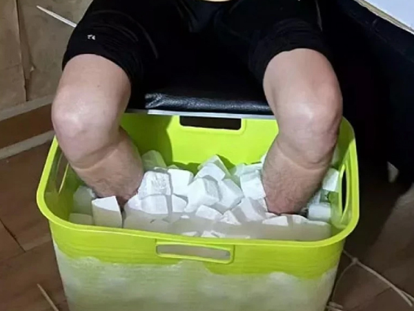 Thanh niên 'tự hủy' đôi chân bằng đá khô để đòi tiền bảo hiểm