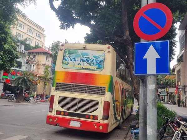 Hà Nội: Vì sao tang vật vụ án hình sự lại để trên phố lớn gần một năm?