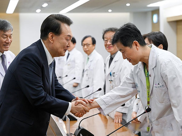 Tổng thống Hàn Quốc kêu gọi các bác sĩ đình công đối thoại
