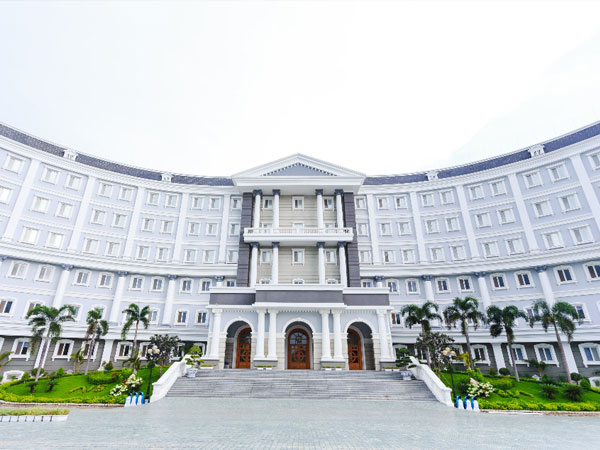 Sau lùm xùm bị phụ huynh đòi nợ tiền tỷ, Trường Quốc tế Mỹ tạm cho học sinh nghỉ
