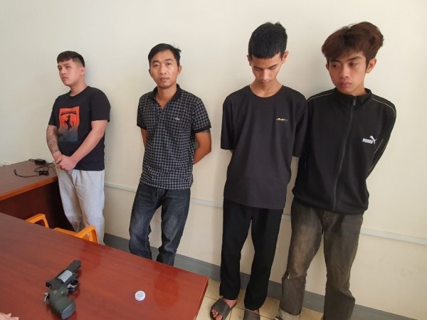 Nữ nhân viên quán karaoke bị bán với giá 20 triệu vì không chịu uống bia cùng khách