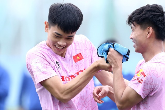 Từ chối CLB Hà Nội, Đình Bắc chuẩn bị gia nhập 'đại gia' đang đua vô địch V.League?