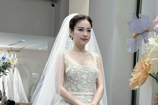 Sắp lên xe hoa lần 3 nhưng hot mom Hằng Túi chia sẻ về màn cầu hôn bất ổn ở Venice