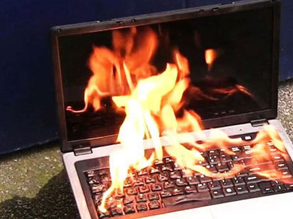 Laptop phát nổ khiến bé trai lớp 2 bỏng nặng