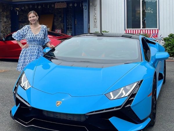 Lấy đại gia ở Mỹ, cuộc sống của nữ ca sĩ Việt như bà hoàng: Chồng nổi hứng là tặng siêu xe, biệt thự